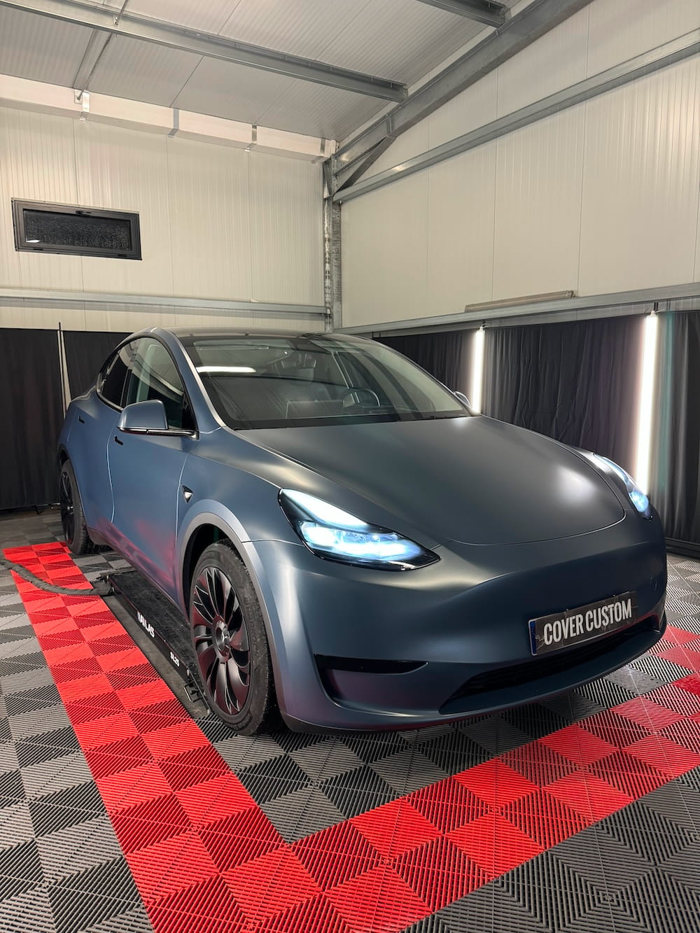 Tesla Model Y Bleu Satin