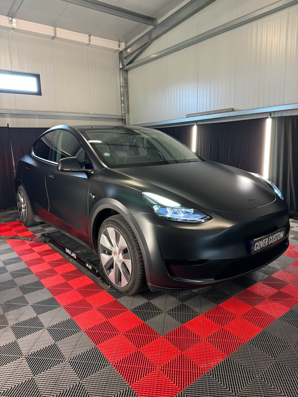 Tesla Model Y Dark Rock Grey