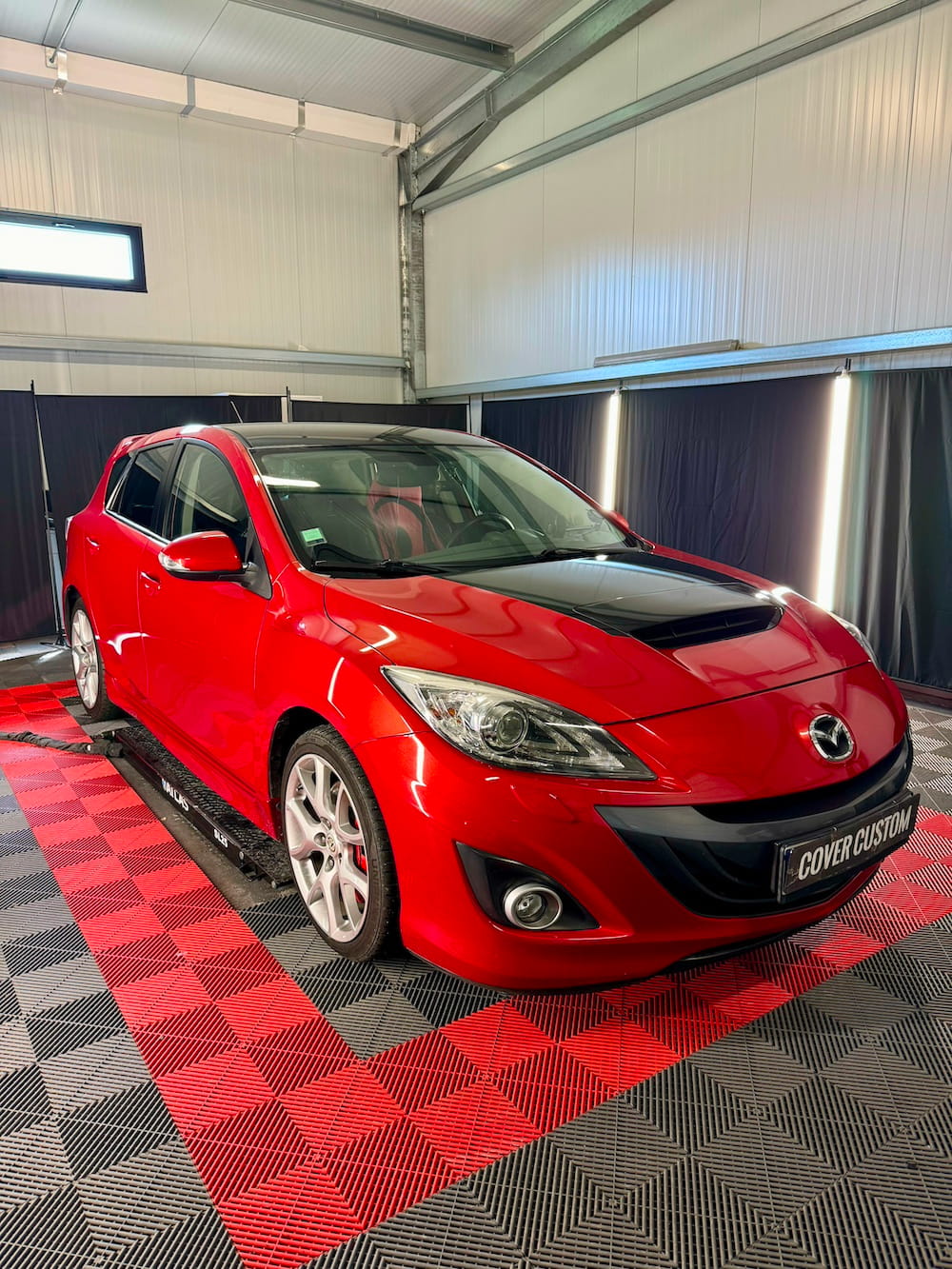Mazda Capot & Toit Noir Métallisé