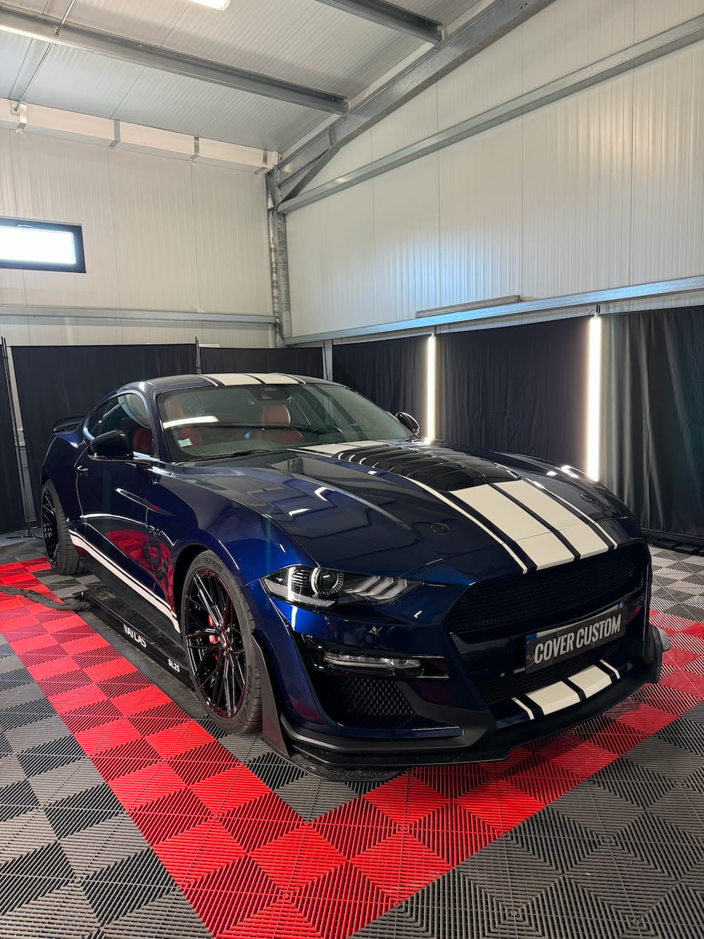 Ford Mustang GT Bandes Blanches