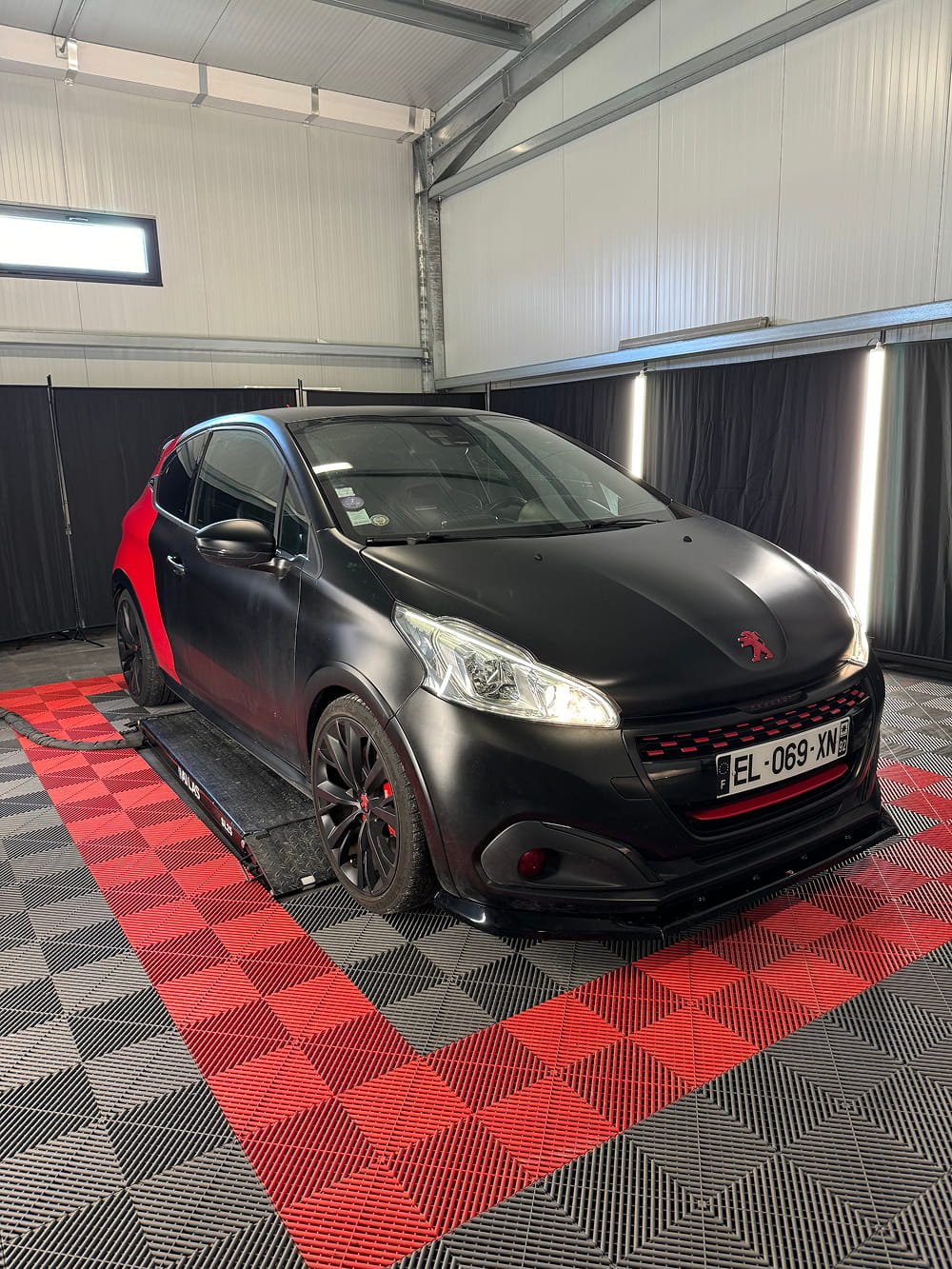 Peugeot 208 GTI Rouge & Noir