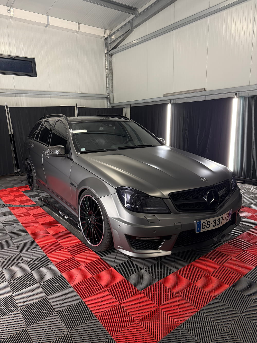 Mercedes C63 AMG