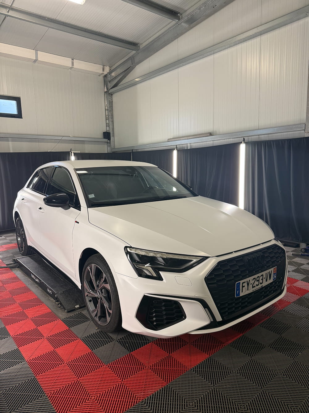 Blanc Satin Audi A3 Sportback